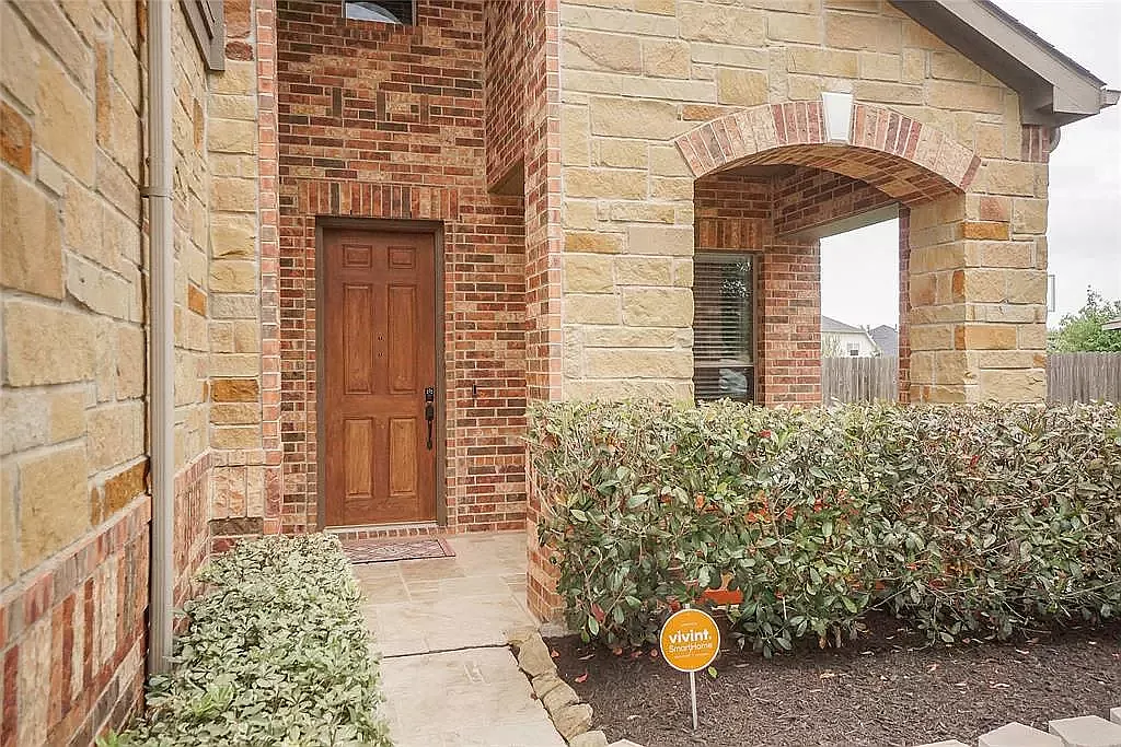 4 bed, 3410 sqft, $2,700 — Photo 2