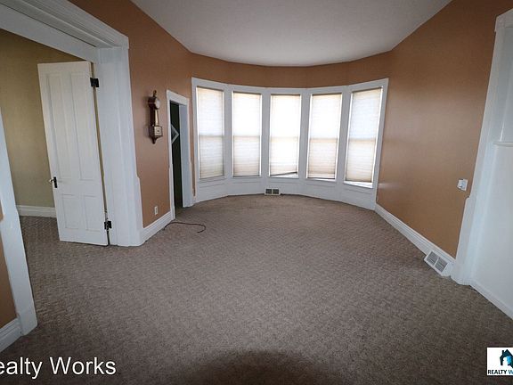 4th image of 801 Goodhue Blvd