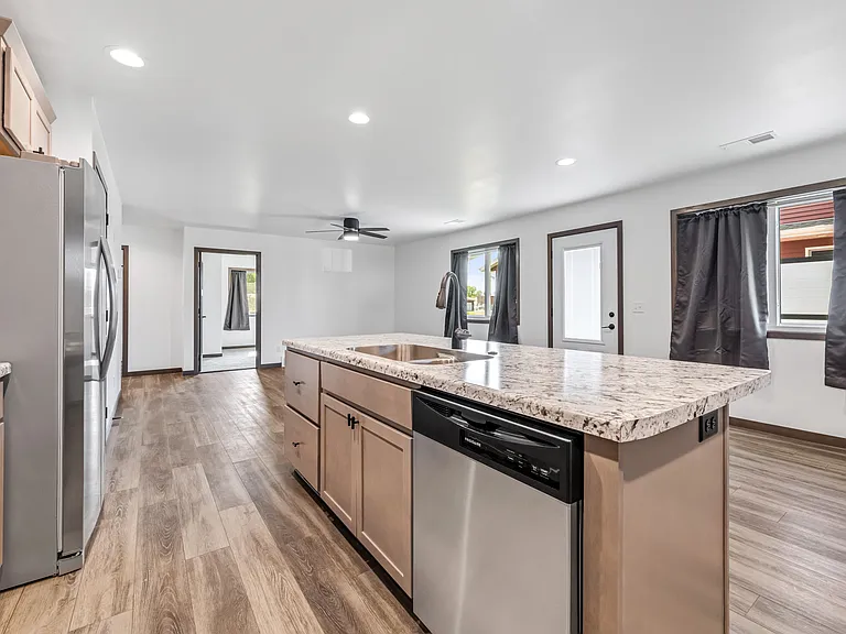 705 Stelting St — Photo 5