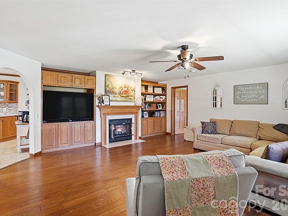 5th image of 1545 Gin Rd