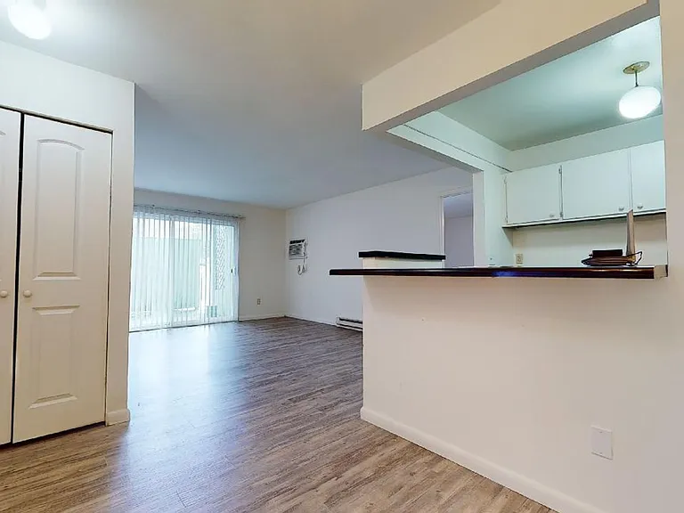 University Park Apartments near Cornell University — Photo 90