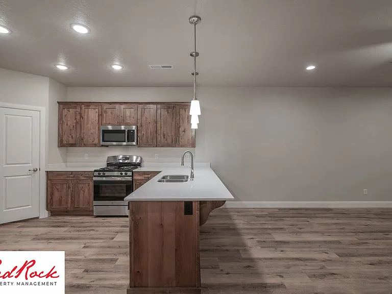 493 N 550 W — Photo 9