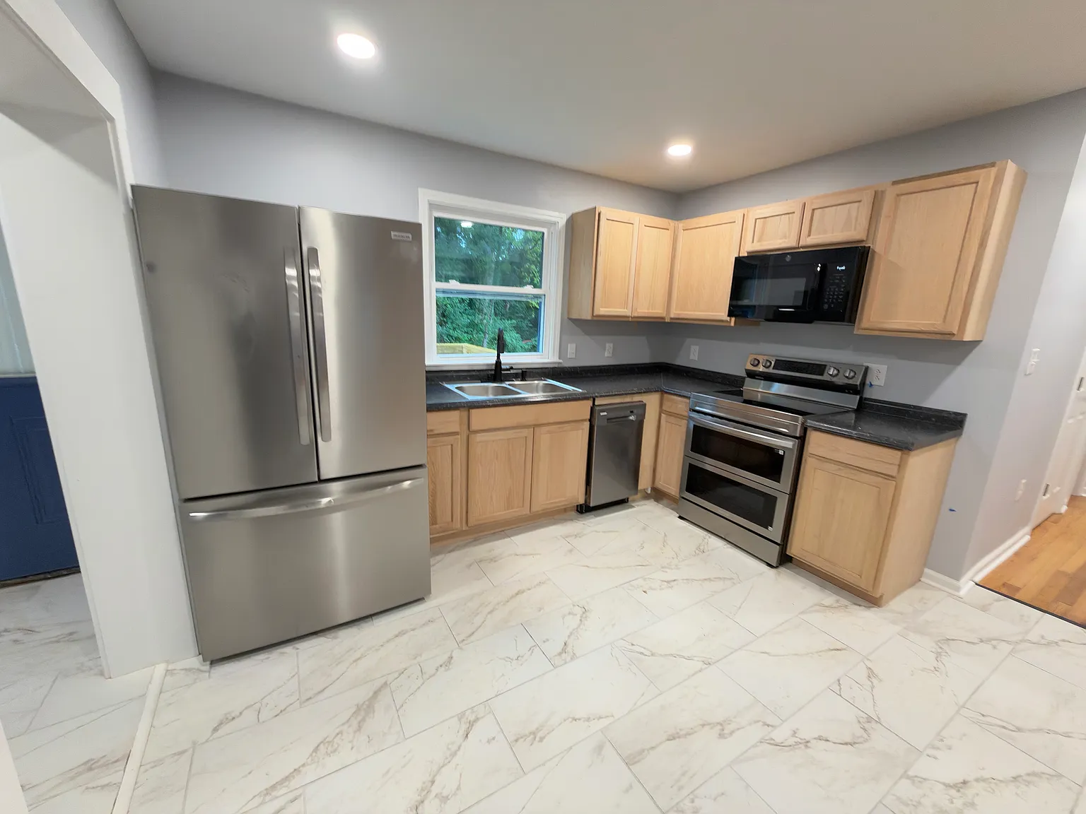 2 bed, $1,300 — Photo 3