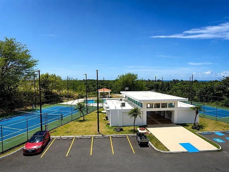 CARACOLES BUILDING Cond Hillside Village #E-201 — Photo 17