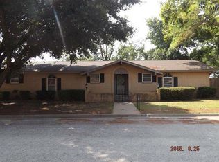 315 Country Club Dr, Henrietta, TX 76365