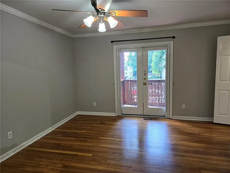 317 8th St NE #3 — Photo 8