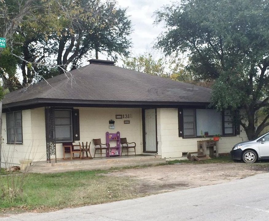 1st image of 1318 E William J Bryan Pkwy