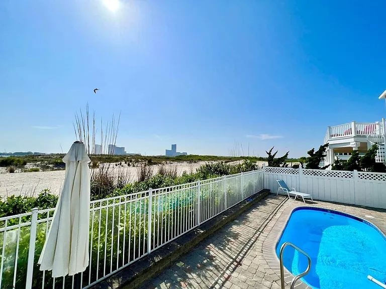 24 Ocean Dr W — Photo 28
