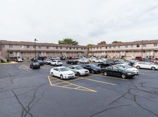 802 Edgebrook Dr #802E-2, Dekalb, IL 60115