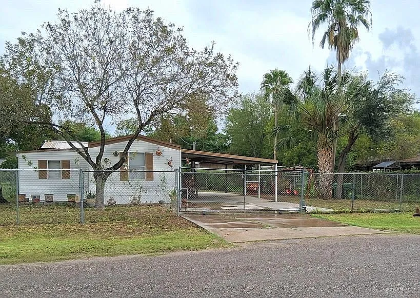 2 bed, 1.0 bath, 804 sqft, $900 — Photo 3