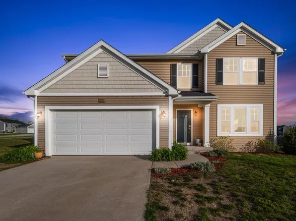 900 View Pointe Dr, Middleville, MI 49333