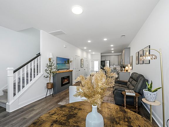 3rd image of 1201 Twin Rivers Dr