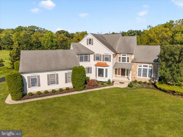 18 Sunflower Cir, Lumberton, NJ 08048