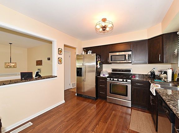 4th image of 8001 Edgewood Ct