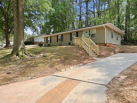 5th image of 640 Amanda Pl