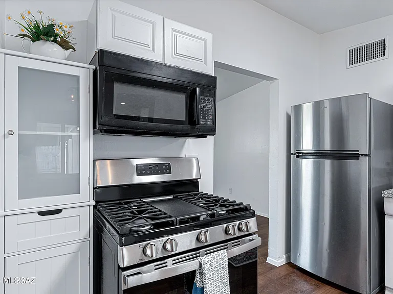 212 S Avenue C — Photo 11