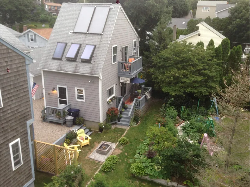 98 Worsley Ave #98