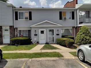4674 Country Ln, Cleveland, OH 44128