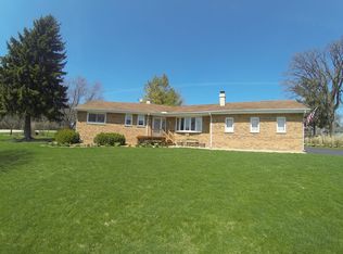 319 Maplewood Dr, Sycamore, IL 60178