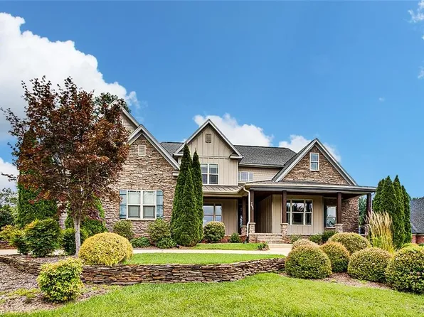 7090 Wyatt Dr, Summerfield, NC 27358