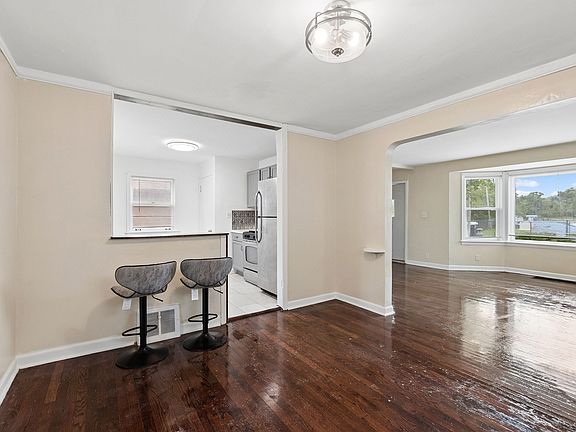 5th image of 49 Parkside Ave