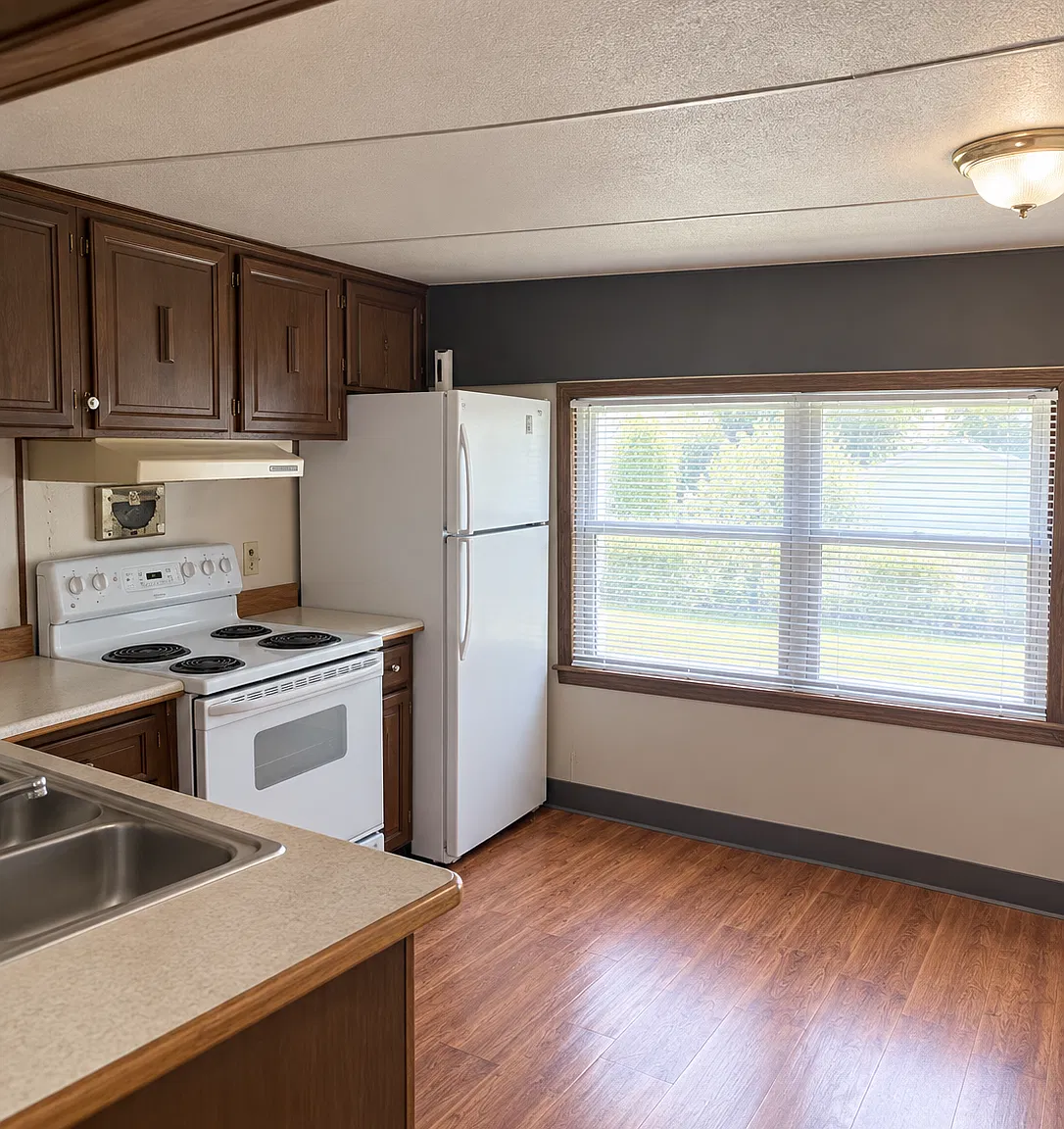 2 bed, $700 — Photo 2