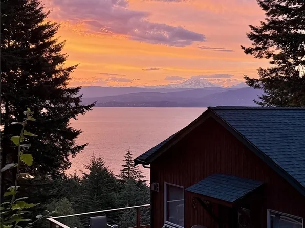 1058 Dana Circle, Lummi Island, WA 98262
