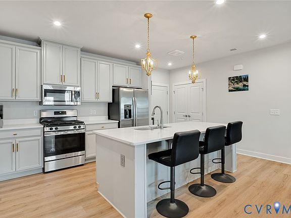 3rd image of 6601 Citory Way #204