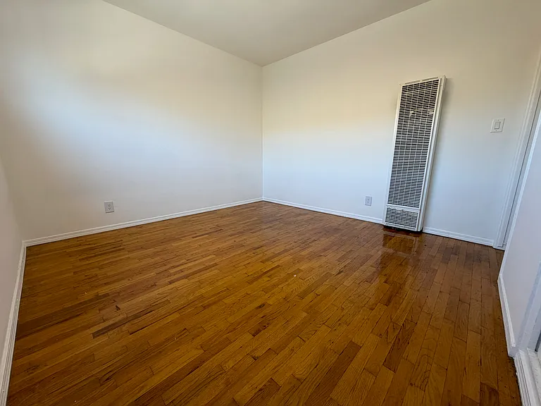 2420 Ocean Park Blvd #F — Photo 4