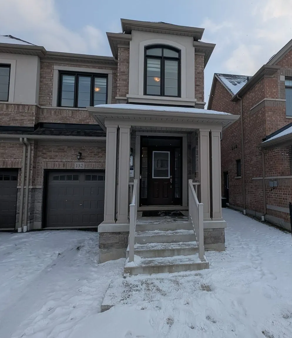 4 bed, $3,200 — Photo 1