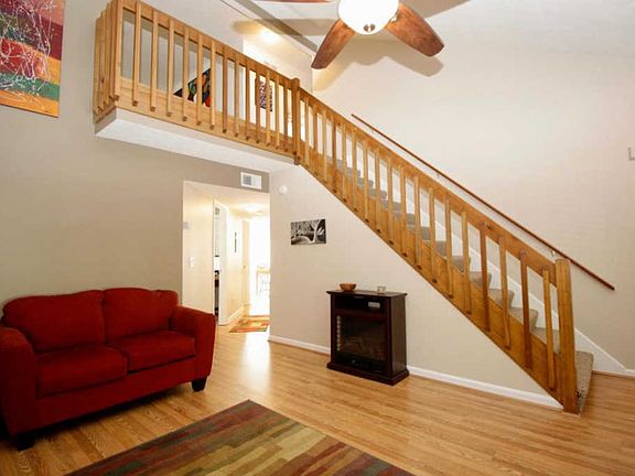 4th image of 10407 Pinoak View Dr