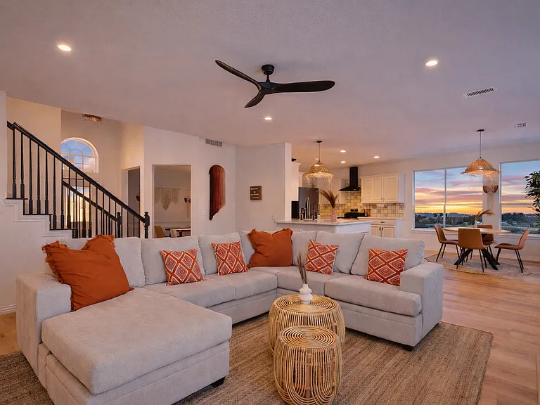 5615 Teal Ct — Photo 3