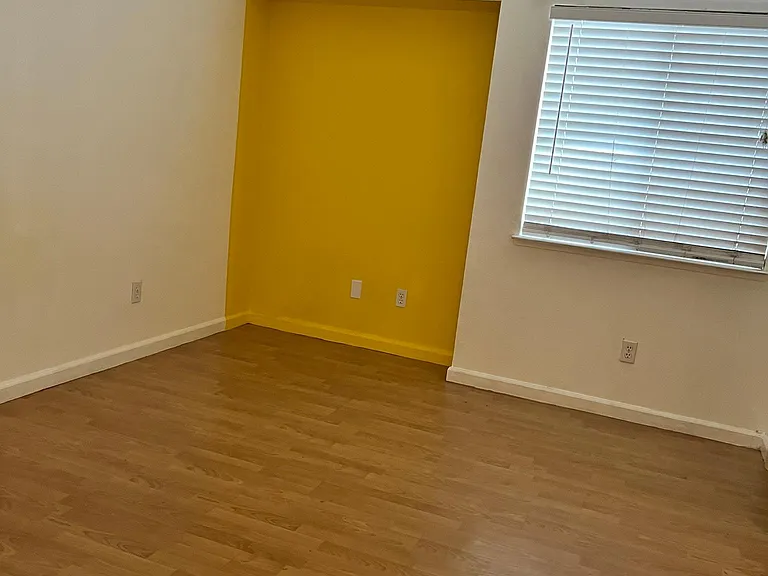 1717 Carousel Dr — Photo 6