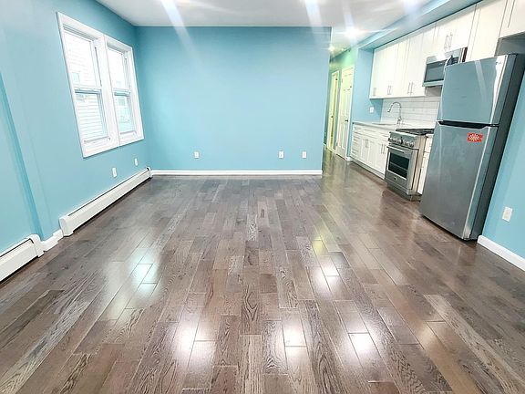 2nd image of 15824 77th Ave Floor 1