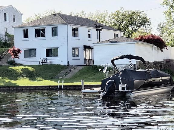 3rd image of 623 Central Dr