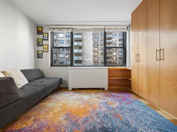 305 East 40th Street image 12 of 19