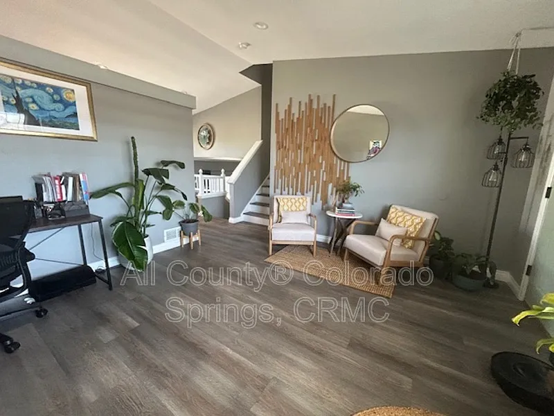 3 bed, 4.0 bath, 1750 sqft, $2,800 — Photo 2