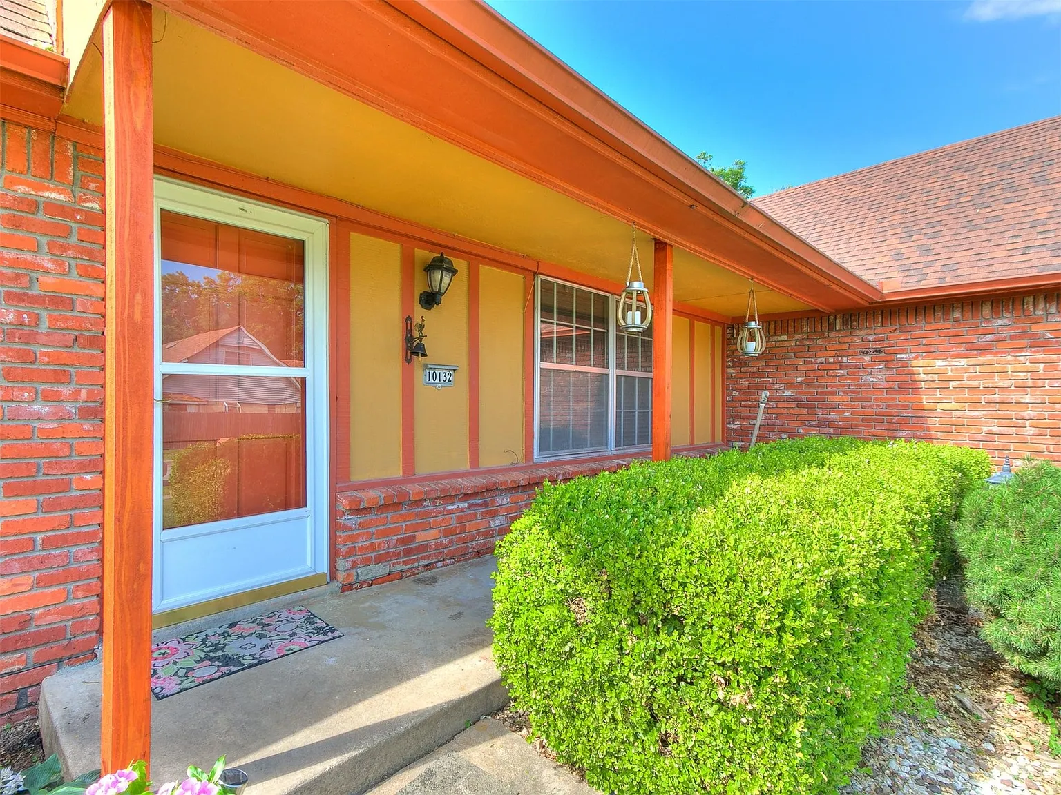 4 bed, 2.0 bath, 1730 sqft, $2,000 — Photo 2