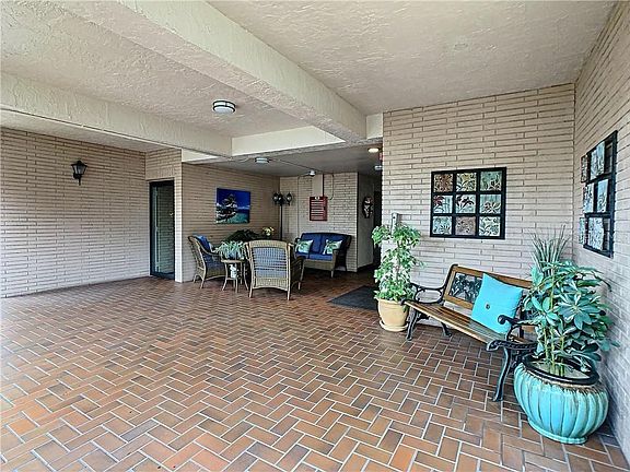 4th image of 5980 80th St N Unit 208