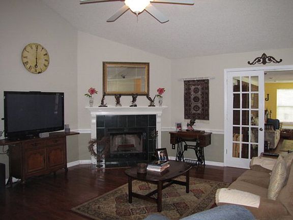 3rd image of 125 Darian Dr