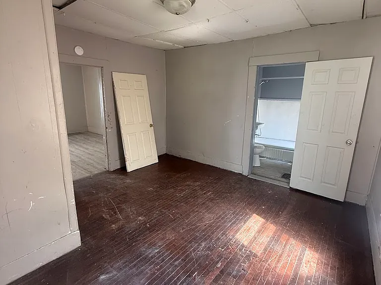 1344 E Condit St — Photo 12