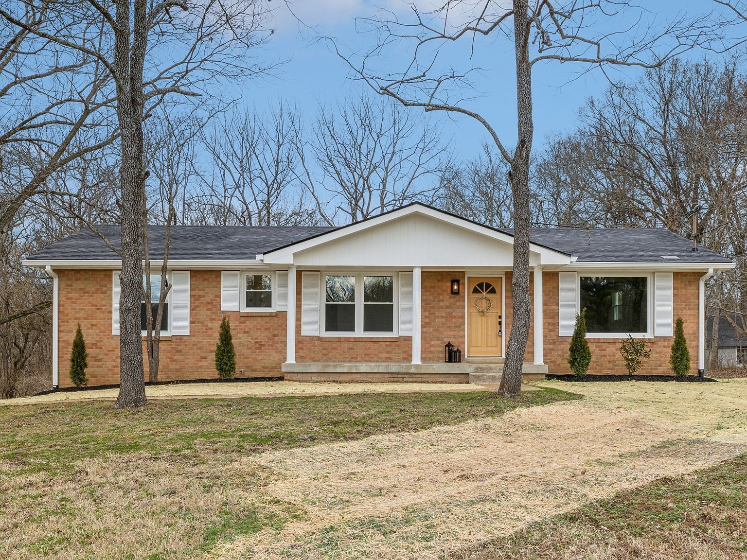 house on the hillまとめ売り 701 Overlook Dr, Mount Juliet, TN 37122 | Zillow