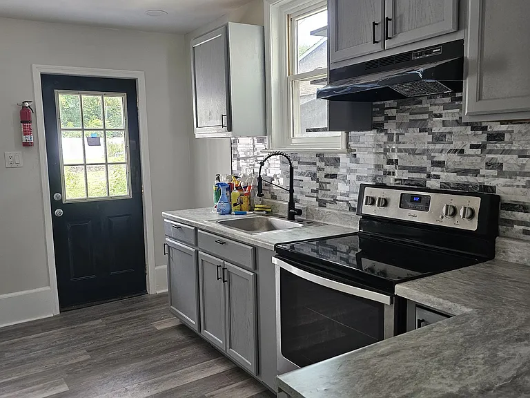 107 Paxson Ave — Photo 2