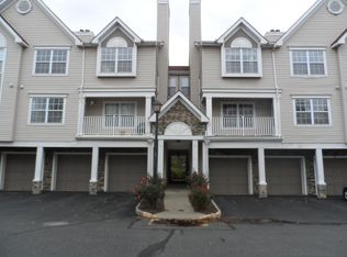 27 Guisborough Way #27, Edison, NJ 08820