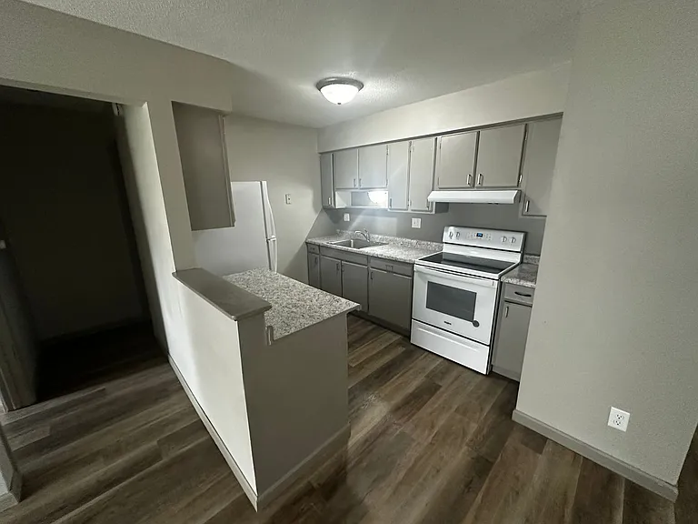 810 Payton Ave — Photo 11