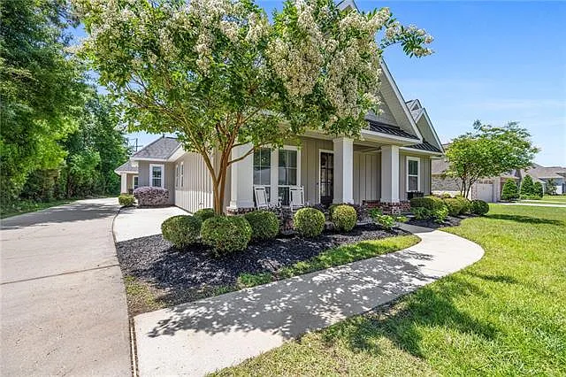1029 Spring Haven Ln — Photo 2