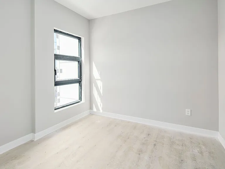317 Kennedy St — Photo 13