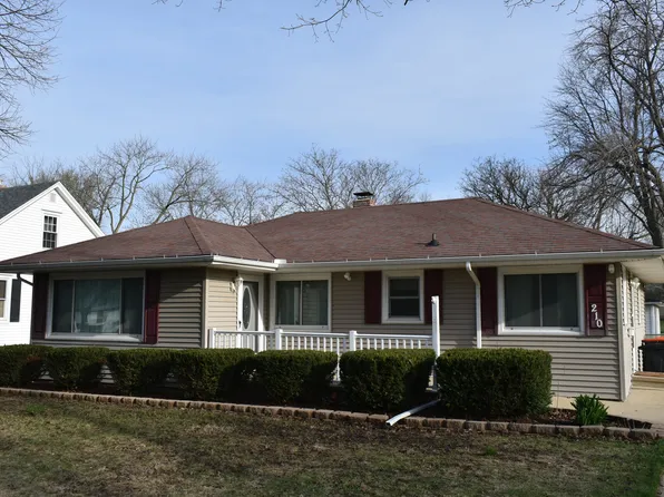 210 W 5th St, Gridley, IL 61744