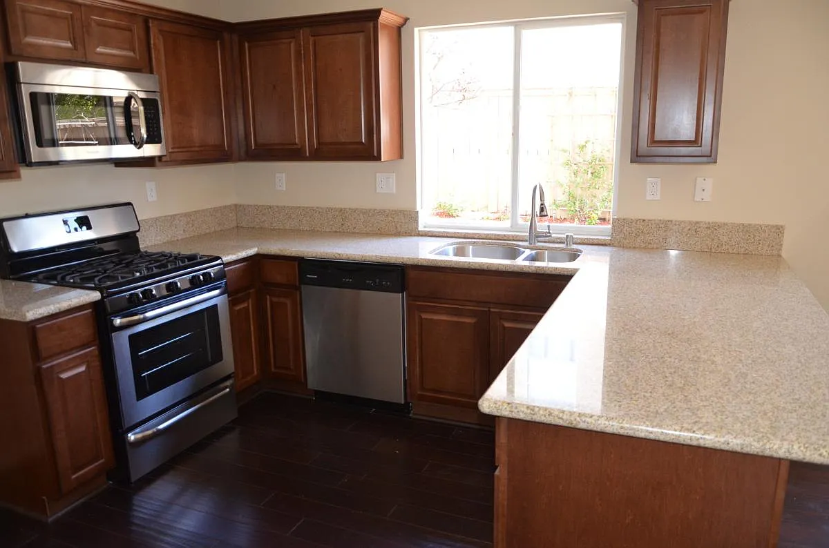 3 bed, 2.5 bath, 1532 sqft, $3,650 — Photo 3