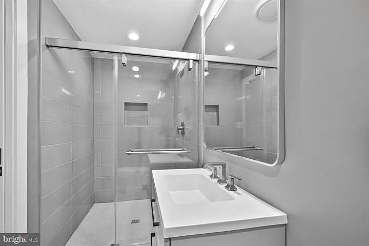 10222 Arizona Cir — Photo 26